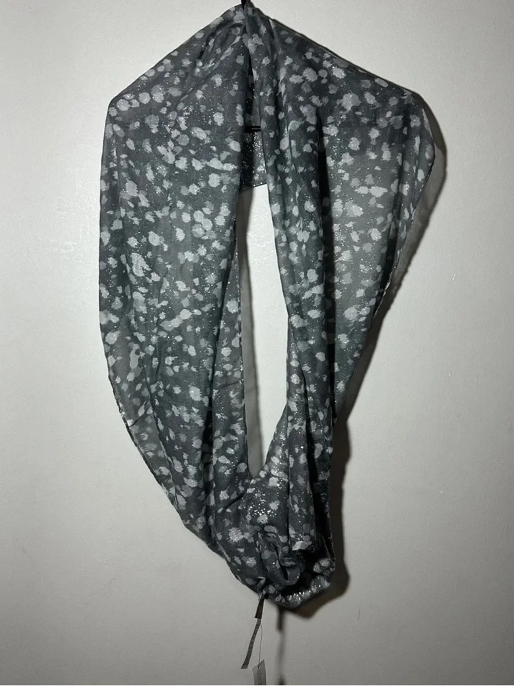 Lightweight Gray Patterned Infinity Scarf
